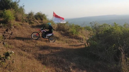 HUT RI ke-77, Komunitas Trail Offroader Pamekasan, Kibarkan Bendera Merah Putih di Puncak Tertinggi Madura