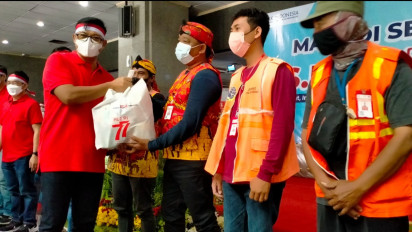 150 Penyapu Jalan dan Juru Parkir di Semarang Terima Bingkisan di Hari Kemerdekaan