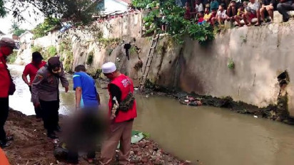 Pencari Kayu Temukan Mayat Pria Tanpa Identitas Hanyut di Pinggir Sungai Kali Raman