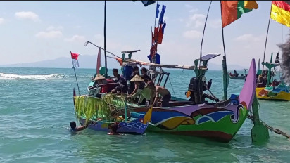 Sedekah Laut, Nelayan di Rembang Larung Kepala Kambing di Laut Jawa