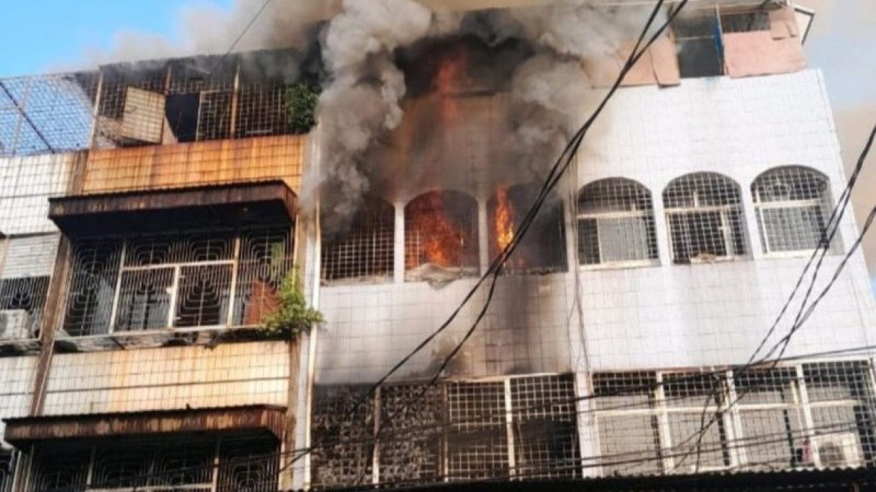 2 Korban Tewas Kebakaran Tambora Belum Berhasil Diidentifikasi, Karumkit Polri akan Periksa DNA
            - galeri foto