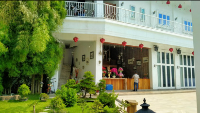 Petugas Gabungan Polda dan Polrestabes Medan Geledah Bangunan Mewah Milik Apin BK Bos Judi Online di Sumut