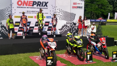 Shock Breaker Bermasalah, Dimas Menangi Race Pertama Novice Oneprix Seri Ketiga