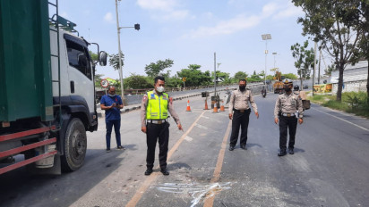 Kecelakaan Maut, Tergencet Roda Dump Truk di Gresik, Pasangan Muda-mudi Tewas