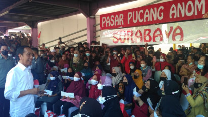 Presiden Jokowi Kunjungi Pasar Pucang Anom Surabaya, Ada Bantuan Pangan hingga Modal Kerja yang Dibagikan ke Warga, Berapa Nominalnya?