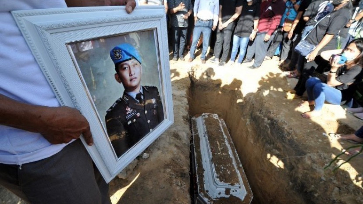 Dokter Forensik Serahkan Hasil Autopsi Ulang Brigadir J ke Bareskrim Siang Ini
            - galeri foto