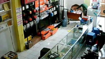 Satroni Toko Ponsel, Pencuri Gasak 18 Handphone dan 2 Laptop