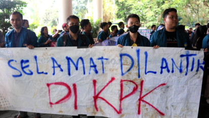 Rektor Unila Terjaring OTT , Mahasiswanya Beri Ucapan "Selamat Dilantik KPK"