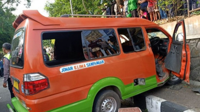 Angkot Rombongan Peziarah Tabrak Motor di Depan TPU Bergota Semarang, 1 Orang Tewas