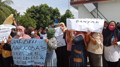 Gegara Narkoba, Emak-emak Asal Langkat Demo di Kantor Desa Mekar Sawit