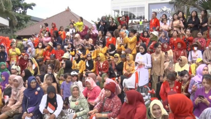 Lestarikan Pakaian Tradisional, Ganjar Ajak Warga Jateng Pakai Baju Adat Setiap Kamis