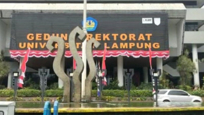 Sejumlah Dokumen dan Barang Elektronik Disita KPK dari Gedung Rektorat Unila