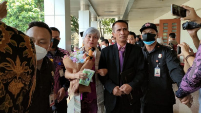 Hadiri Wisuda Brigadir J, Samuel Hutabarat Enggan Komentari Hasil Autopsi Ulang Mendiang Anaknya