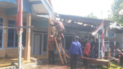 Ditinggal Keluar untuk Cari Makan, Sebuah Rumah di Probolinggo Ludes Terbakar