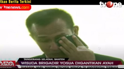 Mewakili Wisuda Brigadir J, Ayah Yoshua Tak Henti-hentinya Menghapus Air Matanya