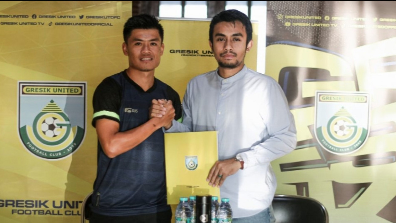 Guna Pertajam Lini Tengah, Gresik United Datangkan Jefri Kurniawan Seorang Pemain Terbaik Piala Kemerdekaan 2015
            - galeri foto