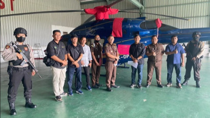 Tim Penyidik Sita Helikopter Surya Darmadi