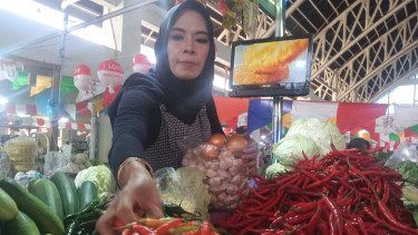 Pasokan Berlimpah, Harga Cabai di Pasar Tradisional Batang Beranjak Turun