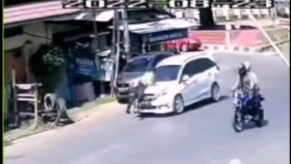 Ditabrak Pengemudi yang Mau Ditilang, Polisi di Gowa Bergelantungan di Kap Mobil Sejauh 300 Meter