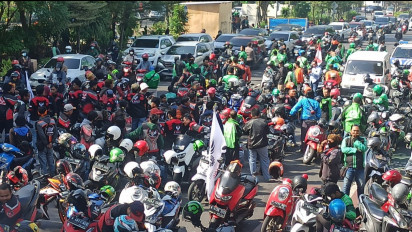 Ribuan Driver Online di Surabaya Turun ke Jalan, Tuntut Kenaikan Tarif