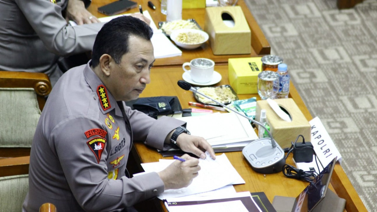 "Kamu Bukan Pelakunya?" Tanya Kapolri saat DIdatangi Ferdy Sambo
            - galeri foto