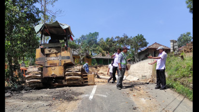 Rawan Terjadi Bencana Alam dan Laka Lalu Lintas, Jalur Penghubung Pacitan-Jateng Ditutup Total