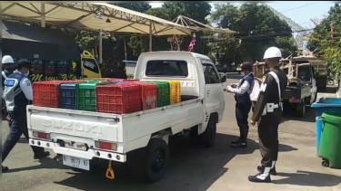 Tekan Pelanggaran, Puluhan Mobil Angkutan Barang dan Wisata di Kota Batu Dirazia Petugas Gabunga