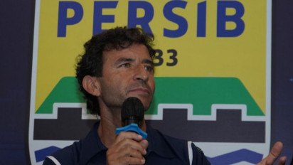 Pelatih Anyar Persib Luis Milla Ajak Skuad Persib Makin Solid