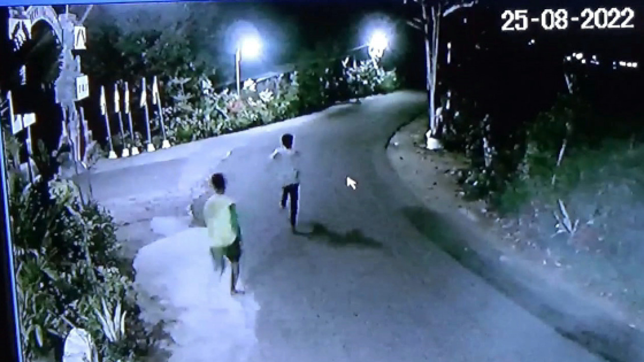 Ketahuan Saat Beraksi, Pencuri di Klaten Lari Tunggang Langgang Dikejar Pemilik Rumah
            - galeri foto