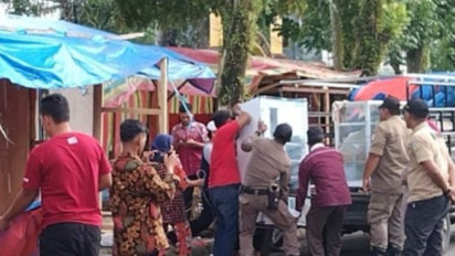 Dirazia Petugas, Puluhan Lapak PKL di Sepanjang Jalinsum Kota Sarolangun Dibongkar