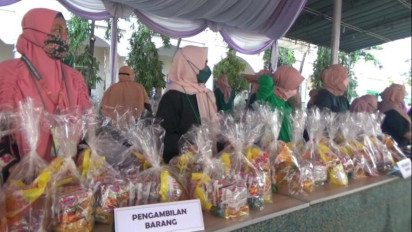 Pasar Sembako Murah Diserbu Emak-emak, Harga Terpaut 50 Persen dari Pasar Tradisional