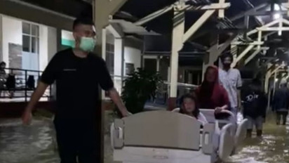 Banjir Merendam Singkawang, 14 Pasien RSUD Dievakuasi