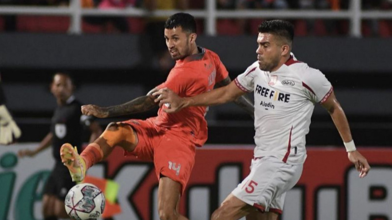 Borneo FC Taklukkan Persis Solo 2 - 1
            - galeri foto