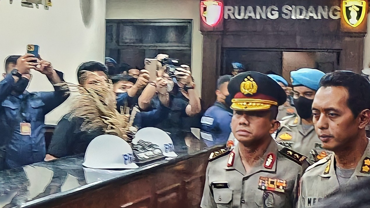 Suasana Haru dan Tangis Para Saksi Warnai Sidang Kode Etik Ferdy Sambo
            - galeri foto