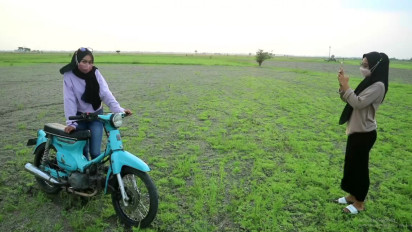 Kemarau, Sawah Kering Mirip Savana Jadi Spot Wisata Viral di Kudus