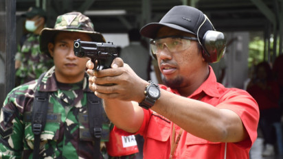Bina Emosi dan Daya Fokus, Pangdam I/BB Ajak Insan Media Latihan Menembak