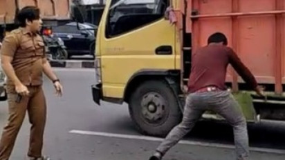 Viral Pria Berpakaian ASN di Medan Dikejar Kernet Pakai Besi Panjang