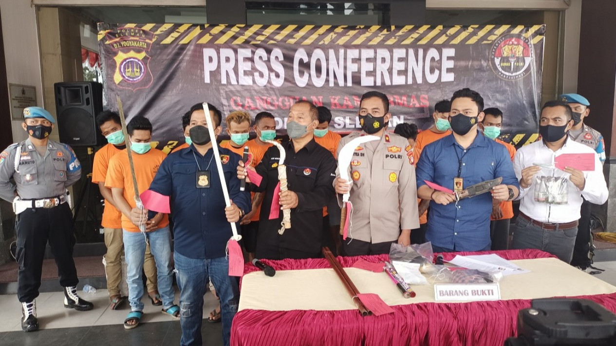 Kasus Tewasnya Suporter PSS Sleman, Polisi Tangkap 12 Tersangka
            - galeri foto