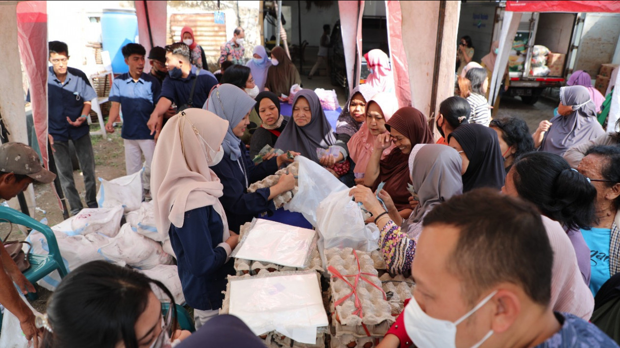 Guna Menekan Inflasi dan Stabilkan Harga, Pemkot Malang Menggelar Operasi Pasar Bahan Pokok dan Sejumlah Komoditi
            - galeri foto