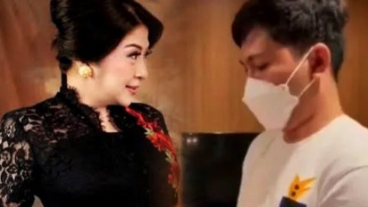 Beda dengan Tersangka Lain, Putri Candrawathi Tidak Pakai Baju Oranye Saat Jalani Rekonstruksi Kasus Pembunuhan Brigadir J