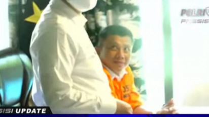 Senyum Tipis ´Seribu Makna´ Irjen Ferdy Sambo Saat Pakai Baju Oranye Hiasi Rekonstruksi Kasus Pembunuhan Brigadir J