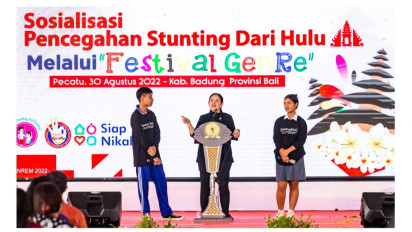 Penuh Canda, Puan Sosialisasi Tak Nikah Dini ke Remaja Bali