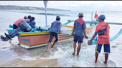 Cuaca Tak Menentu, Hasil Tangkapan Nelayan di Pesisir Pantai Kedonganan Menurun Drastis