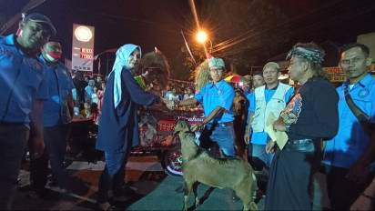 Meriahkan HUT RI ke 77, Paguyuban PKL di Jombang Gelar Lomba Gerobak Hias, Berhadiah Seekor Kambing