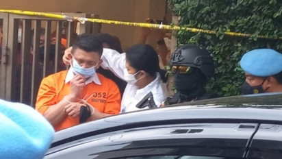 Adegan Mesra Ferdy Sambo dan Putri Candrawathi: Peluk, Bersandar hingga Pakaikan Masker