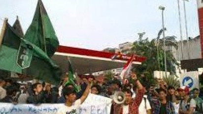 Ditemui Anggota Dewan, HMI Kuningan Sampaikan Tuntutan Tunda Kenaikan Harga BBM Bersubsidi