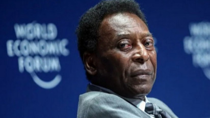 Pele Terkena Infeksi Saluran Kemih, Yakinkan Penggemar Dirinya Baik-Baik Saja