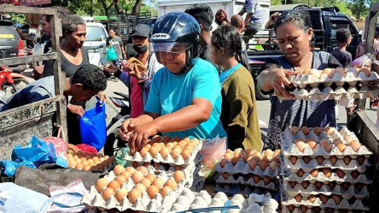 Duh! Harga Telur Ayam di Sikka Tembus Rp 65.000 per Krat
            - galeri foto