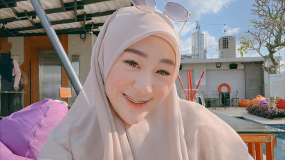 Lama Tak Ada Kabar, Larissa Chou Umroh Bareng Orang Spesial, 'Kembali dengan Orang yang Sama...'