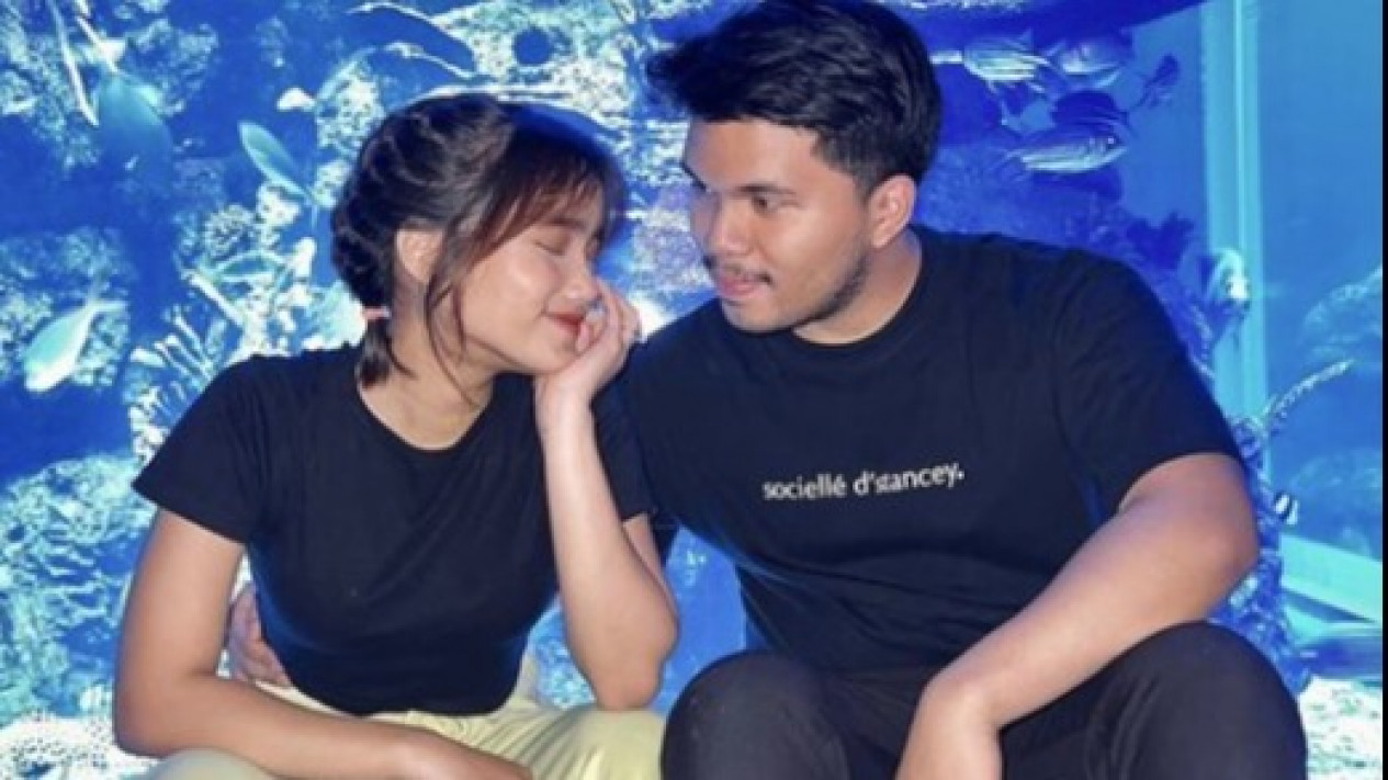 Fuji dan Thariq Halilintar Lakukan Hal Tak Wajar Sebagai Pasangan Kekasih, Atta Halilintar Murka dan Lempar Sang Adik
            - galeri foto